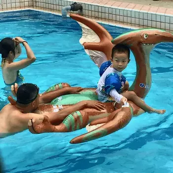 在水中,小孩自然顯現驚人活力,培育獨立思考能力,父母親愛心呵護,藉由親子互動,造就親子相互信賴。 親子泳池民宿